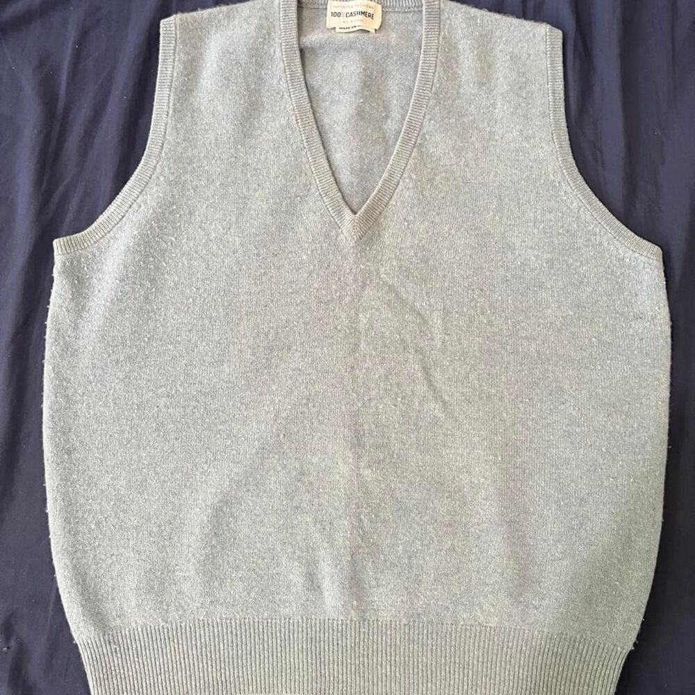 Vintage Amicale 100% cashmere sweater vest light blue / baby blue heather color